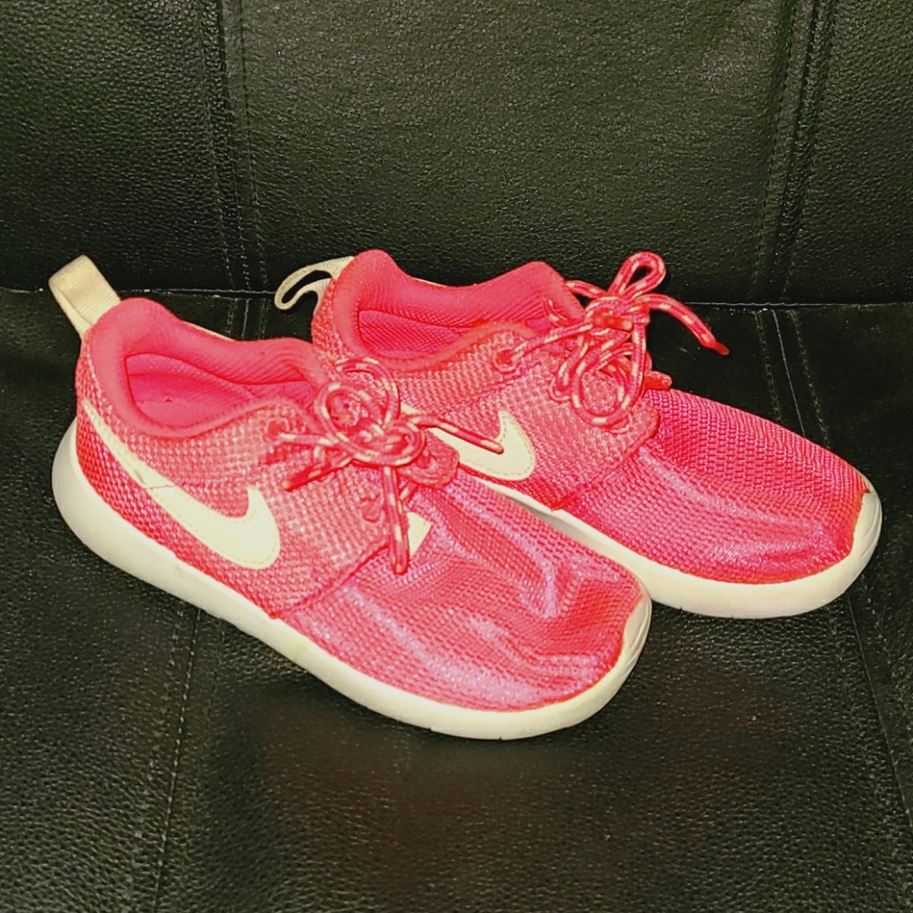 Nike Roshes- girls size 11